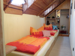 2. Schlafzimmer im OG (Kinderzimmer)